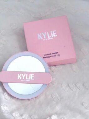 KYLIE LED Hand Mirror in Light Pink